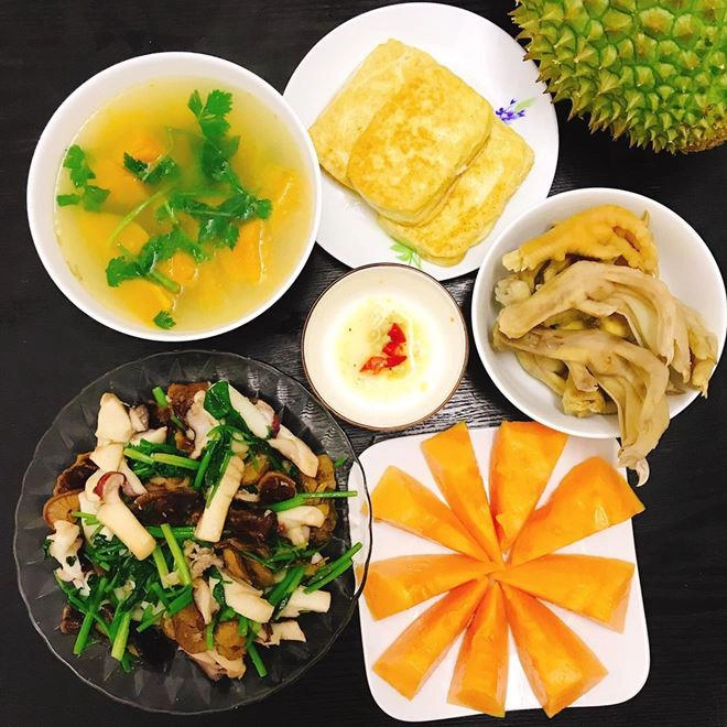 Những mâm cơm 4 người đủ món khiến chị em tưởng mẹ đảm hà nội chỉ ở nhà nấu ăn - 7