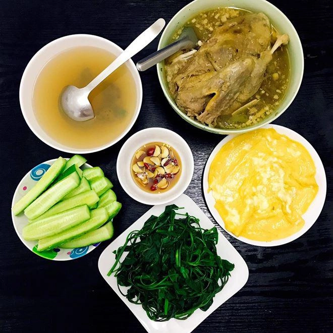 Những mâm cơm 4 người đủ món khiến chị em tưởng mẹ đảm hà nội chỉ ở nhà nấu ăn - 15