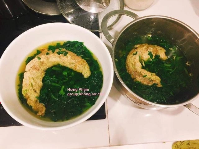 Đi làm về được vợ nấu cơm cho nhưng chồng vừa ăn vừa chan nước mắt chỉ vì - 7