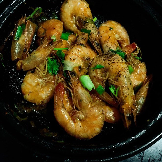 Nữ ca sĩ nóng bỏng lấy chồng xong bỗng biết nấu ăn mẹ cô lại lo cho con rể vì - 10