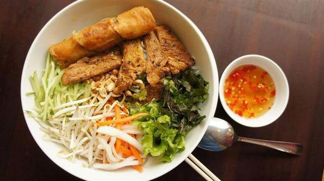 Quán bún thịt nướng có thâm niên trên 20 năm ở sài gòn - 3