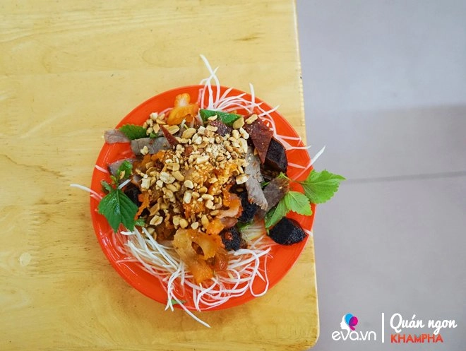 Quán nộm bò khô phố cổ 70 tuổi đông không có chỗ ngồi ngày bán hơn 200kg nguyên liệu - 7