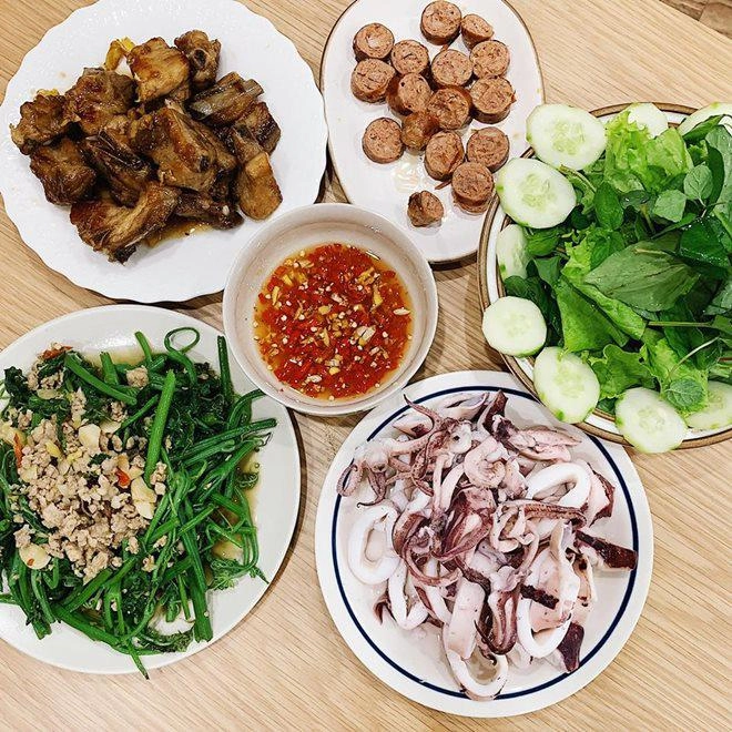 Ra ngoài là bà chủ giỏi giang về nhà 8x thành vợ đảm nấu cơm bữa nào chất bữa đó - 12