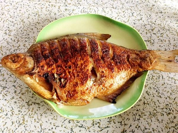 Rán cá đừng cho ngay vào chảo cần làm 2 điều này cá luôn vàng giòn không vỡ da - 4