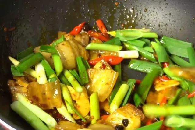Rang thịt lợn đừng cho ngay trực tiếp vào chảo thêm bước này thịt tuyệt ngon lại không ngấy - 2
