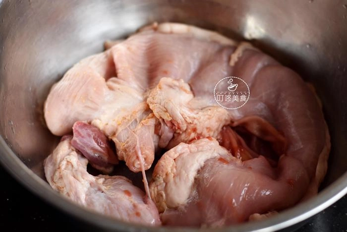 Rửa dạ dày heo đừng chỉ dùng mỗi dấm thêm thứ này dạ dày vừa trắng giòn lại thơm - 1