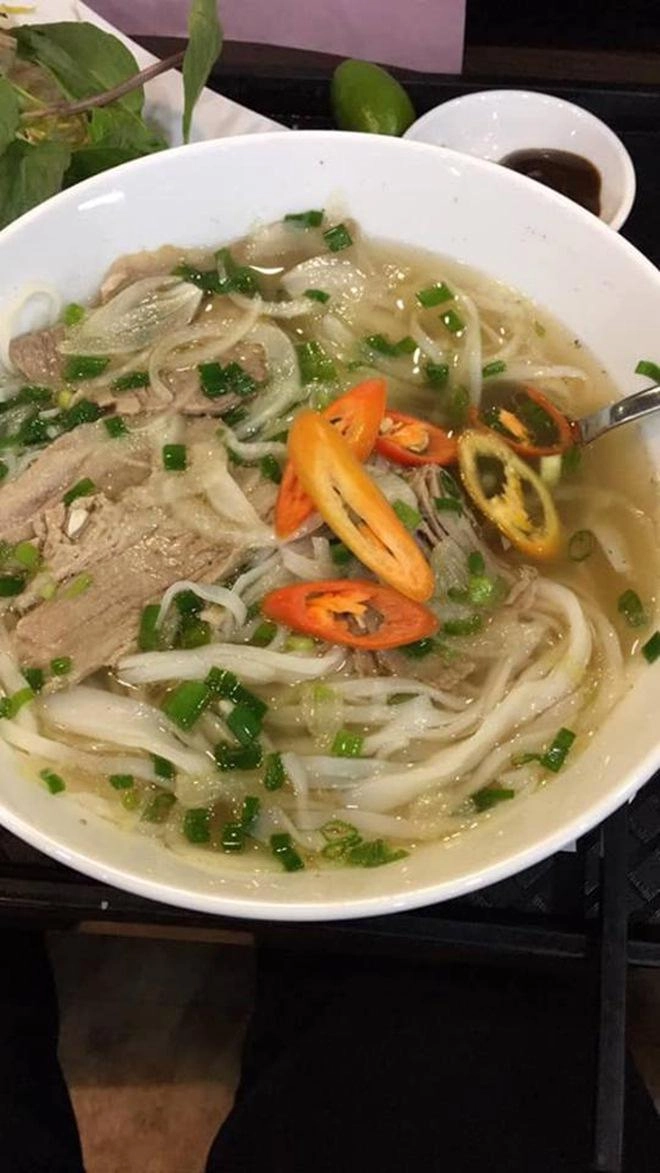 Sao chuyển giới cindy thái tài gọi bát phở không mỡ câu chuyện gây tranh cãi về cách phục vụ - 2
