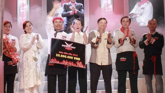 Siêu đầu bếp đi lên từ anh thợ gõ rỉ tàu nổi tiếng ở tuổi ngoài 50 - 4
