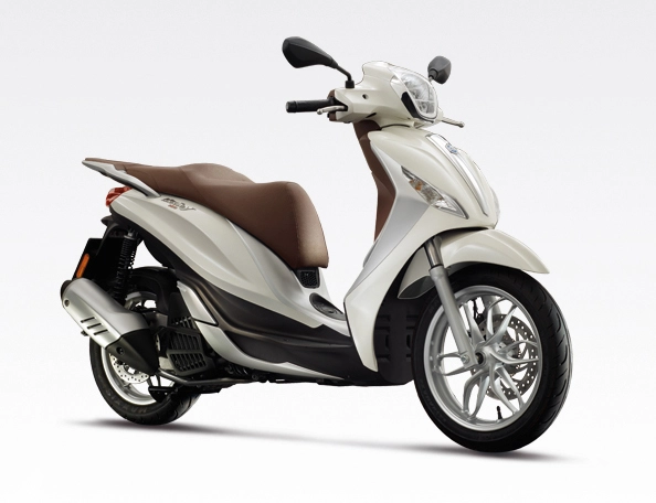 So sánh honda sh 2017 và piaggio medley 150 nên mua xe nào - 2