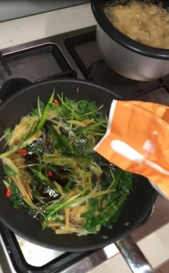 Soái ca việt gây sốc với hình ảnh tàn tạ giờ trở lại đẹp trai còn nấu ăn cực siêu - 11
