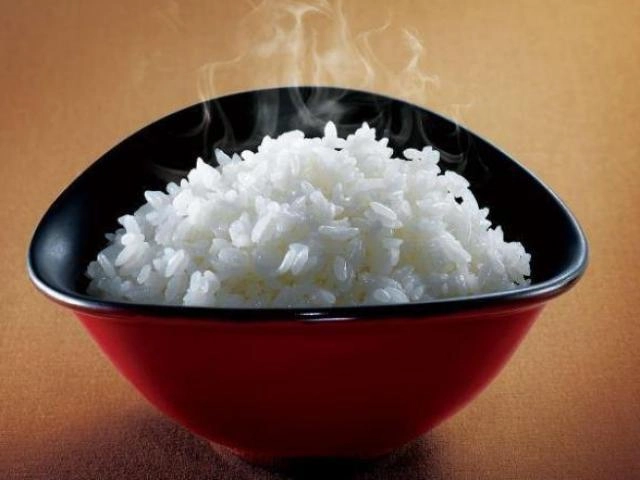 Sử dụng muôi xới cơm hàng chục năm nhưng bạn đã biết những chấm tròn có tác dụng gì chưa - 3