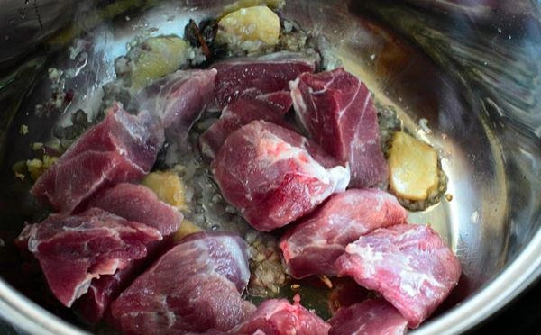 Thịt kho củ cải ngon đậm đà với cách làm đơn giản - 5