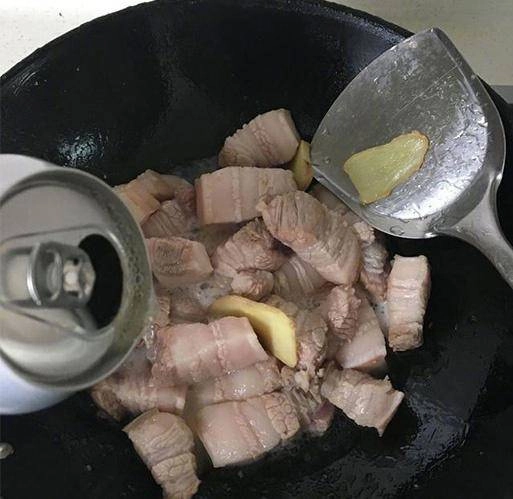 Thịt om bia mềm ngon thơm nức ăn với cơm bao nhiêu cũng hết - 2