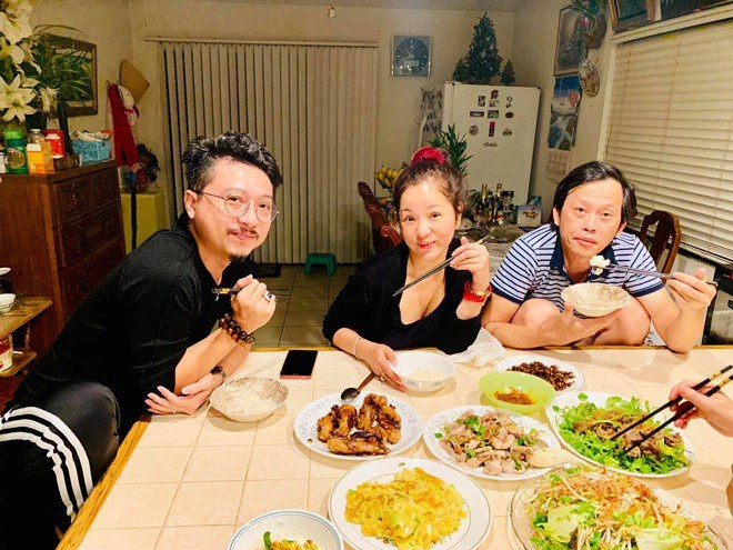 Thúy nga khoe bữa ăn ngon giữa đêm khuya nhưng ai cũng chú ý chi tiết độc ở hoài linh - 1
