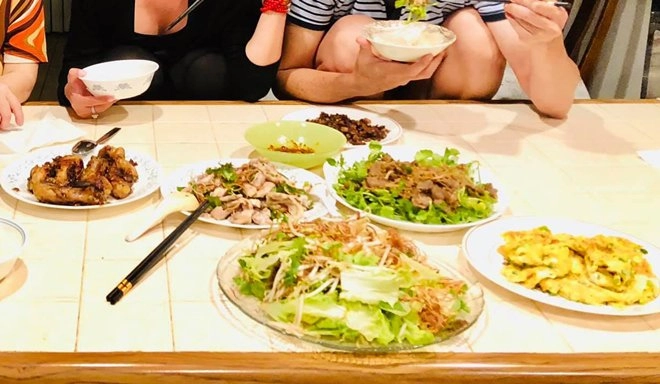 Thúy nga khoe bữa ăn ngon giữa đêm khuya nhưng ai cũng chú ý chi tiết độc ở hoài linh - 2
