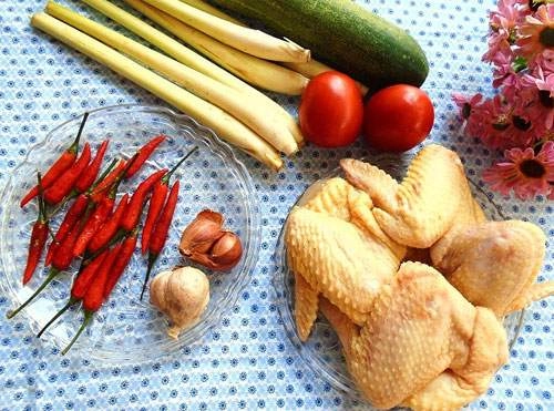 Tối nay ăn gì làm canh gà nấu sả nóng hổi vừa tuổi vừa ăn - 2