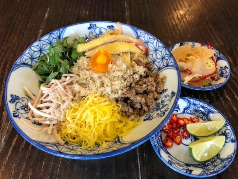 Trai phố cổ từng móc cống để học nghề giờ thành ông chủ vẫn vào bếp gói bánh chưng - 7