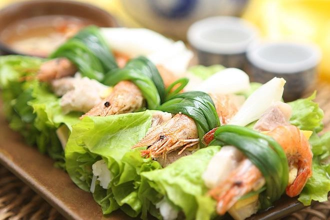 Trai phố cổ từng móc cống để học nghề giờ thành ông chủ vẫn vào bếp gói bánh chưng - 8