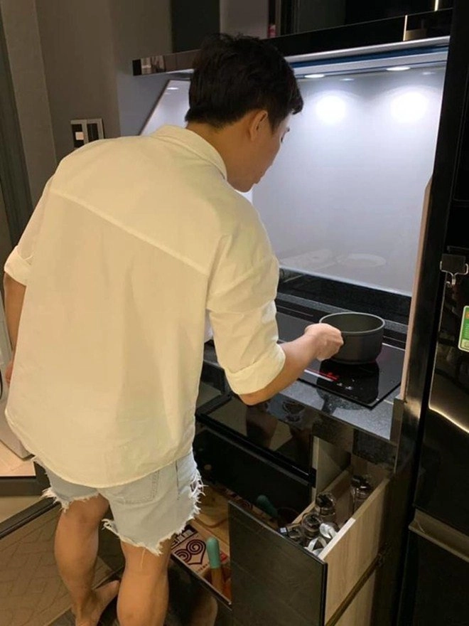 Trấn thành lại vào bếp nấu ăn cho hari won nhưng kết quả làm cô vợ không thể bình tĩnh - 11