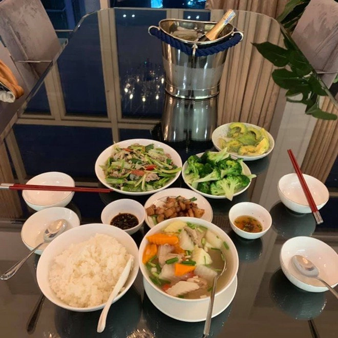 Trương ngọc ánh khoe cơm ngon liền bị thắc mắc danh tính người nấu vì một câu nói - 2