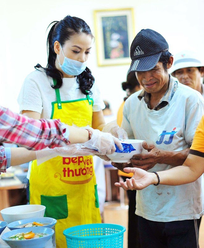 Trương ngọc ánh khoe cơm ngon liền bị thắc mắc danh tính người nấu vì một câu nói - 16