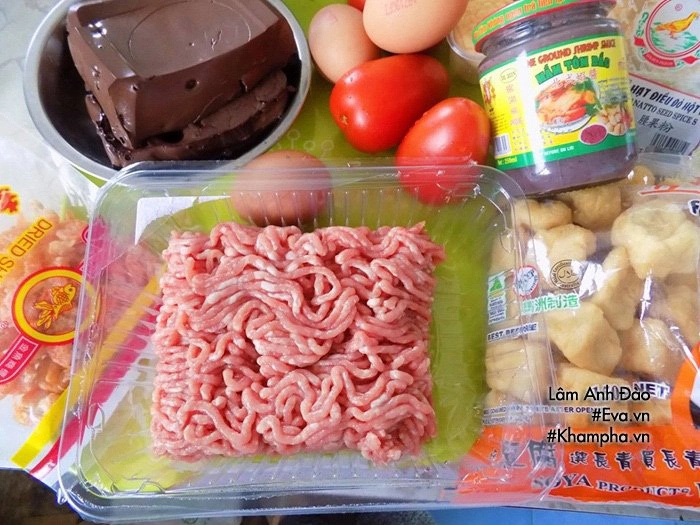 Tự nấu bún riêu thịt thơm ngon đủ chất cho bữa sáng cả nhà không phải ăn hàng nữa - 1