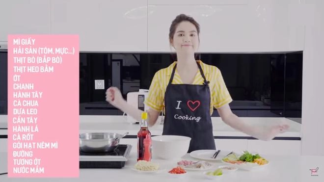 Tự tin làm món nào ngon món đó ngọc trinh vào bếp khiến dân mạng chảy nước miếng - 2