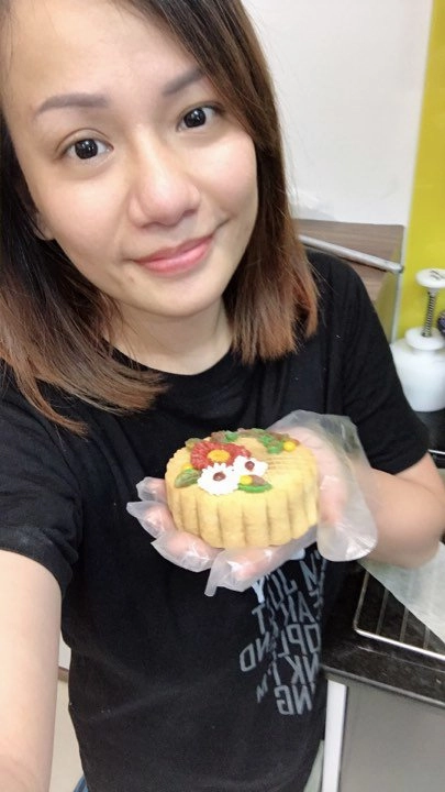 Tuổi thơ luôn thèm bánh trung thu 8x quyết tự mày mò sau 2 năm đã thành cô giáo - 1