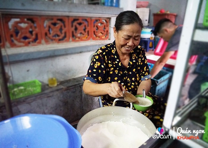 U chiến bán tào phớ ngủ quên cả bán hàng để khách tự phục vụ trả tiền chẳng cần đếm - 1