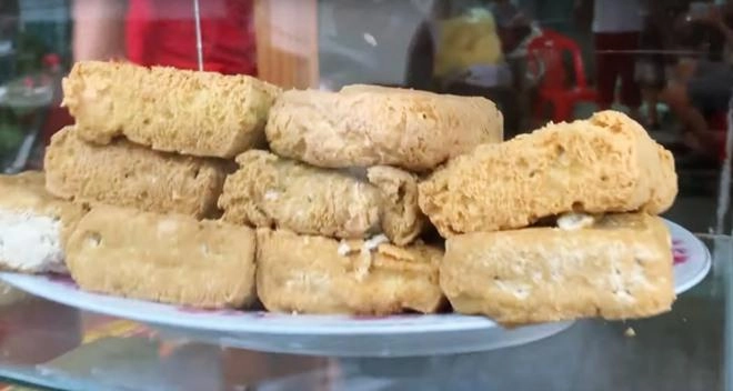 Vợ chồng huy khánh thách nhau đi ăn đậu phụ thối nhưng tội nghiệp nhất là anh quay phim - 2