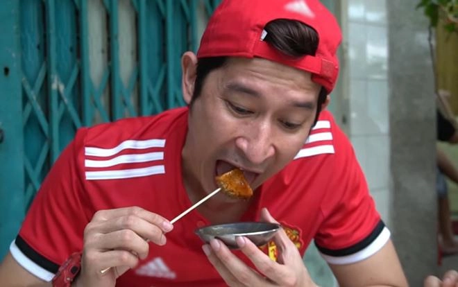 Vợ chồng huy khánh thách nhau đi ăn đậu phụ thối nhưng tội nghiệp nhất là anh quay phim - 10