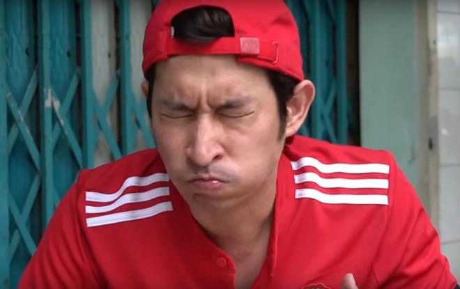 Vợ chồng huy khánh thách nhau đi ăn đậu phụ thối nhưng tội nghiệp nhất là anh quay phim - 11