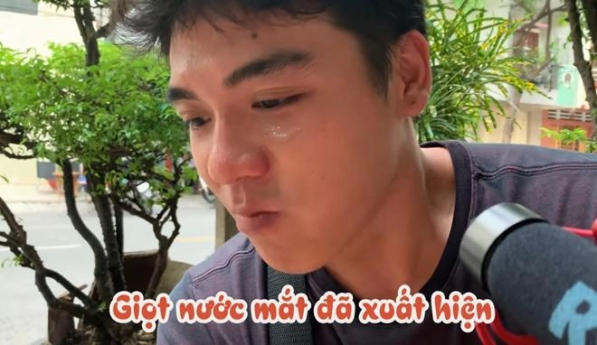 Vợ chồng huy khánh thách nhau đi ăn đậu phụ thối nhưng tội nghiệp nhất là anh quay phim - 13
