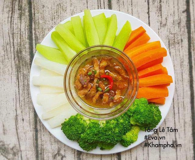 Vợ nấu bữa cơm chiều đơn giản nhưng vừa nếm thử chồng con đã khen hết lời - 2