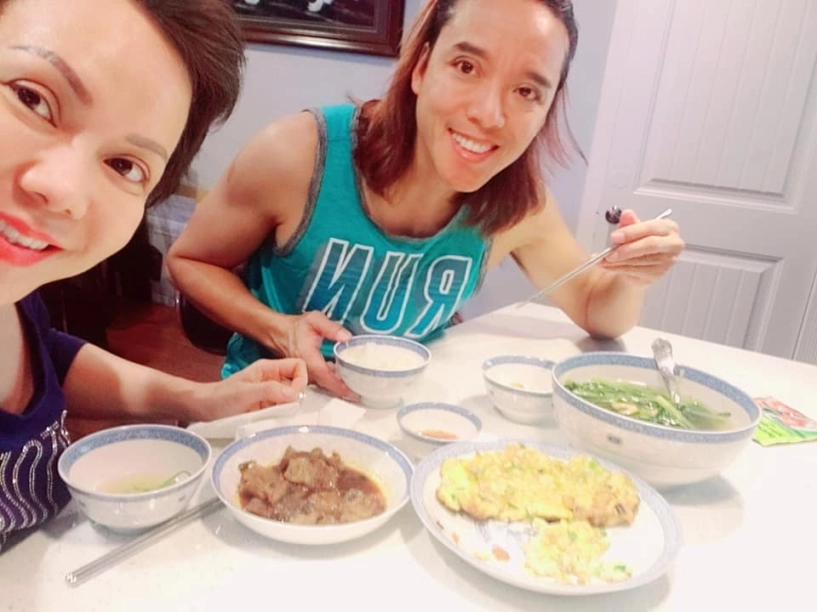 Vừa về mỹ với chồng con việt hương khoe mâm cơm liền nhận ngay những thắc mắc - 1