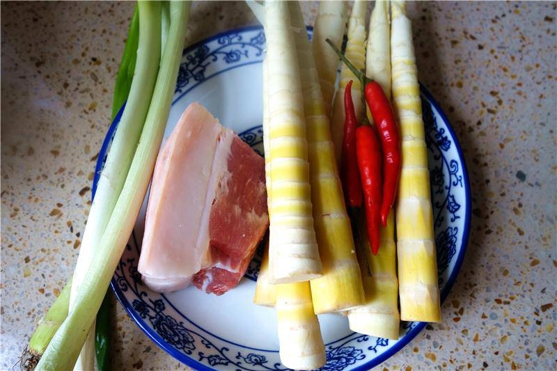 Xào măng không nên cho trực tiếp vào nồi thêm bước này măng luôn giòn ngon tốn cơm vô cùng - 1