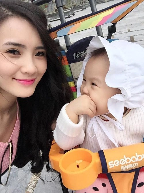 Công vinh hạnh phúc bên vợ đảm em gái lại cảnh mẹ đơn thân gửi con sang singapore kiếm sống - 2