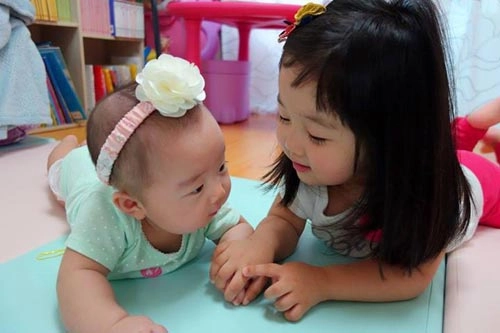 Bé hàn nổi tiếng thế giới vì quá cute - 9