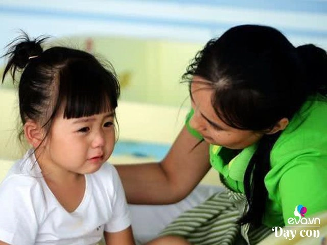Mẹ hí hửng khoe tranh con mẫu giáo vẽ đoạt giải bác sĩ thấy liền hô mau gọi cảnh sát - 7