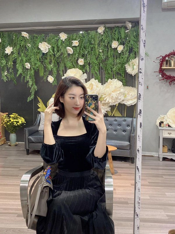 Có ai như đỗ mỹ linh không đợi tiệm salon mở cửa chỉ để tút lại mái tóc sau tết - 8