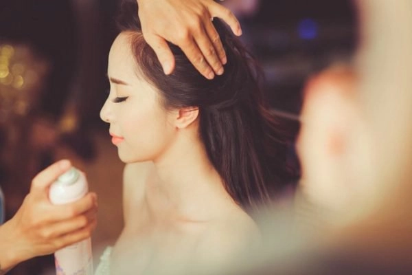 Đã qua rồi thời trang điểm cô dâu lộng lẫy bây giờ phải makeup tự nhiên mới là chân ái - 3