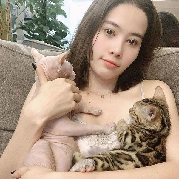 Đăng ảnh selfie nam em trông tiều tụy nhưng mặt mộc vẫn hoàn hảo không tì vết - 5