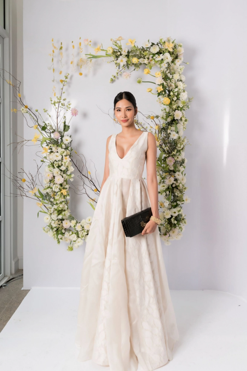 Gần tới ngày thi miss universe 2019 vòng 1 của hoàng thuỳ lại phổng phao đến lạ - 1