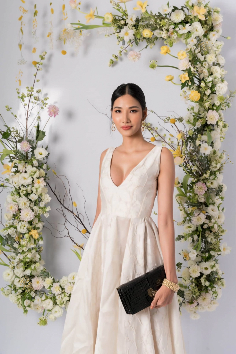 Gần tới ngày thi miss universe 2019 vòng 1 của hoàng thuỳ lại phổng phao đến lạ - 2