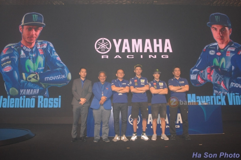 Khán giả việt đã có cơ hội giao lưu với hai tay đua của đội đua movistar yamaha motogp 2017 - 4