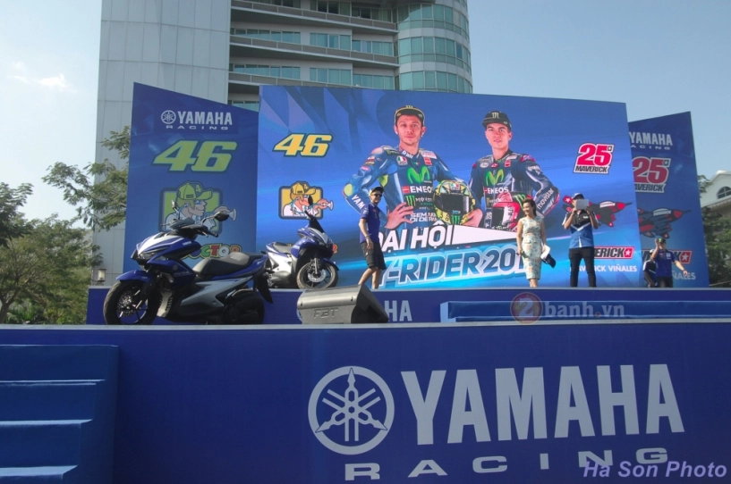 Khán giả việt đã có cơ hội giao lưu với hai tay đua của đội đua movistar yamaha motogp 2017 - 15
