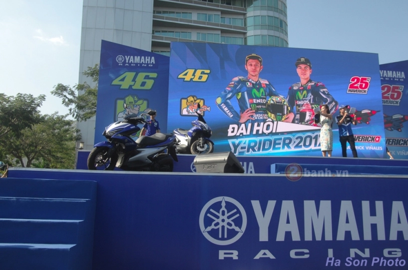 Khán giả việt đã có cơ hội giao lưu với hai tay đua của đội đua movistar yamaha motogp 2017 - 17