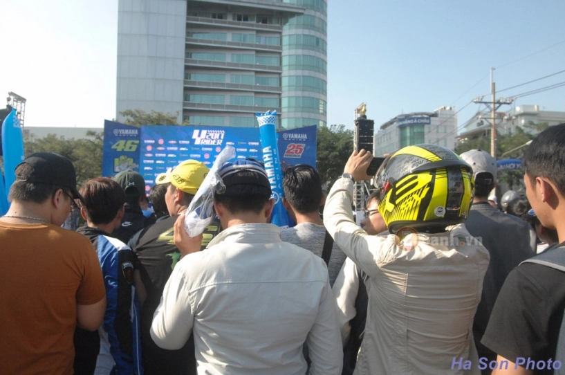 Khán giả việt đã có cơ hội giao lưu với hai tay đua của đội đua movistar yamaha motogp 2017 - 18