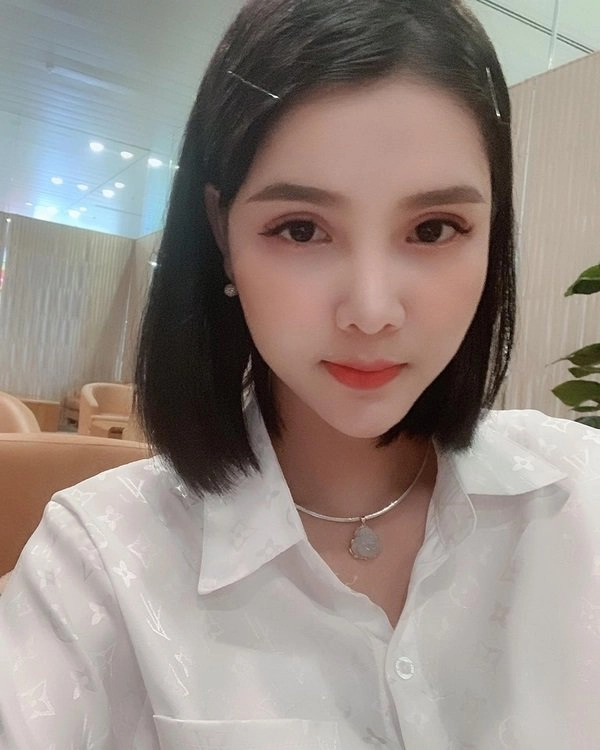 Khi kỳ hân selfie xinh đẹp sau cắt mí cđm phản bác bằng hình mặt mộc một trời một vực - 3