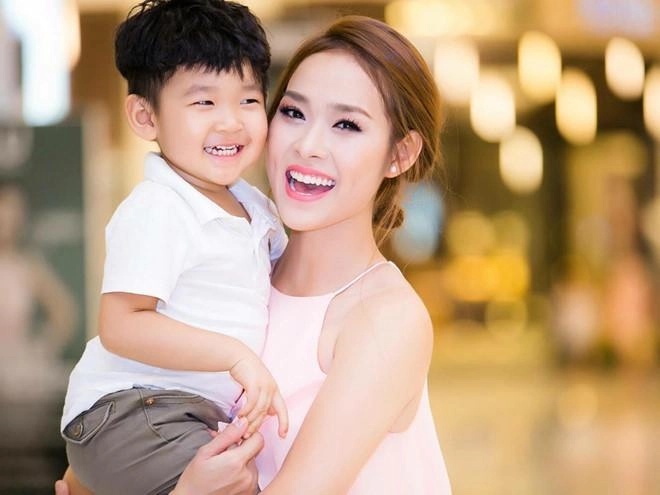 Những mỹ nhân việt làm mẹ từ tuổi teen người cuối cùng bất ngờ nhất - 1